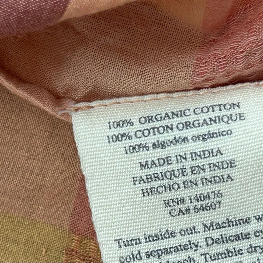 Faherty Margate Blouse
Organic Cotton
Sunset Desert Plaid
Crochet
Airy
Boho
XS - Picture 6 of 9